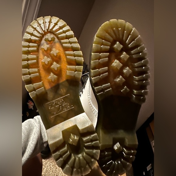 DOC MARTENS, SIZE 9 - Picture 4 of 5